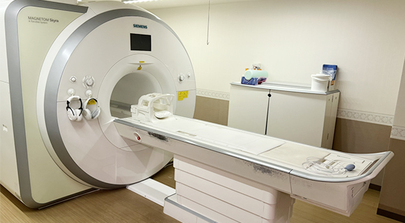 超電導磁気共鳴診断装置 MRI（magnetic resonance imaging）SEIMENS製 Skyra 3.0T